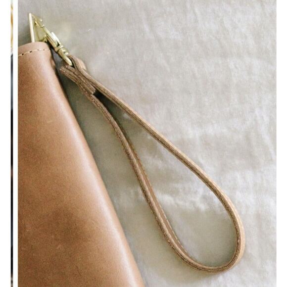 Sseko Wristlet Clip And Leather Strap In Carmel 6.5” Gold Tone Hardware NEW - Picture 1 of 2